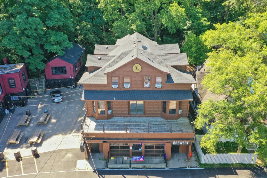 More Photos Of 115 Nippersink Blvd, Fox Lake Hospitality For Sale