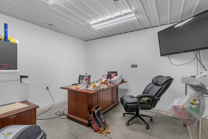 More Photos Of 21736 Bedford Rd N, Battle Creek Industrial For Sale