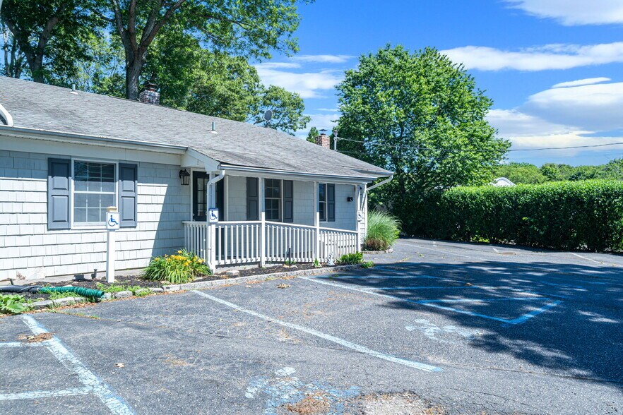 More Photos Of 41 Echo Ave, Miller Place Medical For Lease