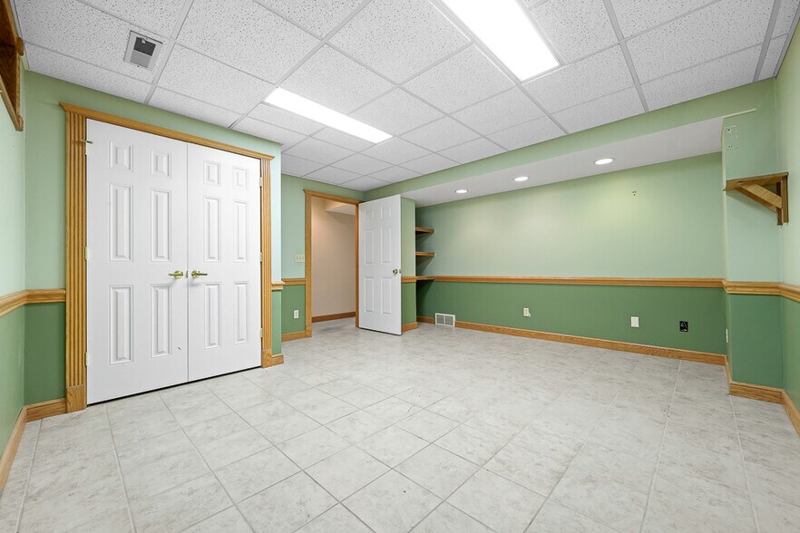 More Photos Of 8050 Corporate Cir, North Royalton Office For Lease