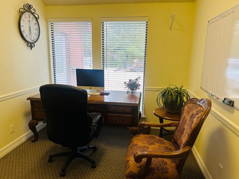 More Photos Of 376 W Main St, Lewisville Medical For Sale
