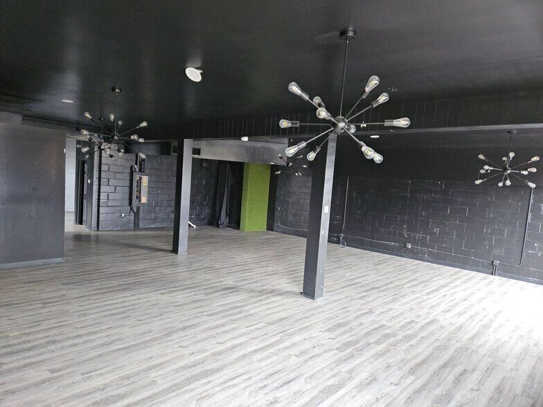 More Photos Of 2608 Kilburn Ave, Rockford General Retail For Lease