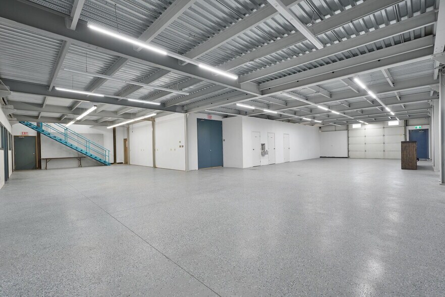 More Photos Of 10328 73rd Ave NW, Edmonton Showroom For Lease