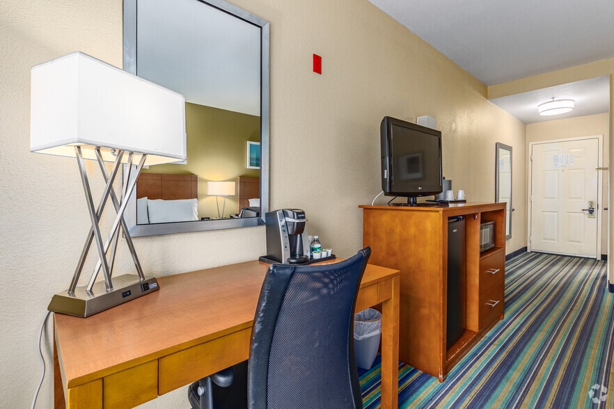 More Photos Of 1810 S Highway 27, Clermont Hotel For Sale