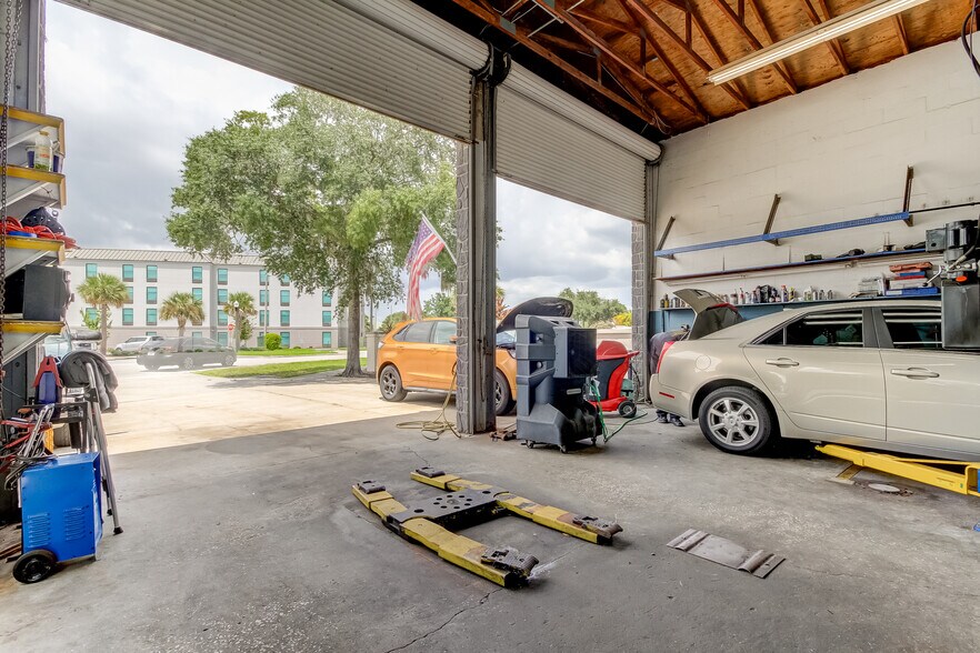More Photos Of 600 Saint Petersburg Dr E, Oldsmar Auto Repair For Sale