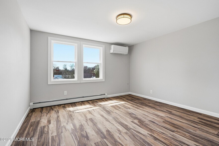 More Photos Of 75 Main St, Waretown Flex For Sale