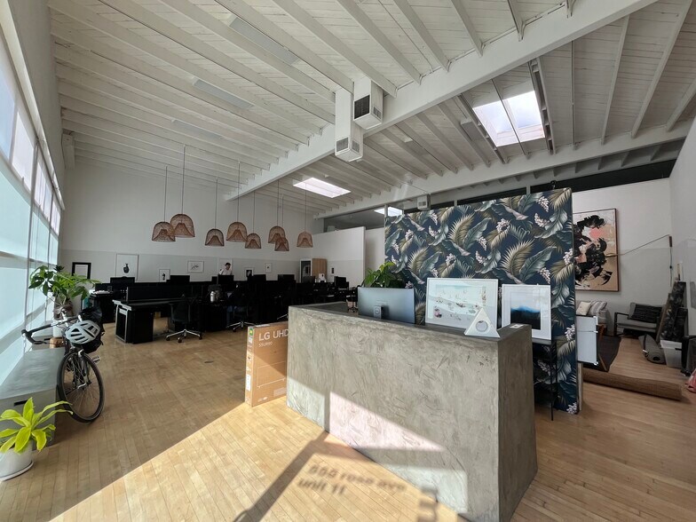 More Photos Of 553-555 Rose Ave, Venice Office For Lease