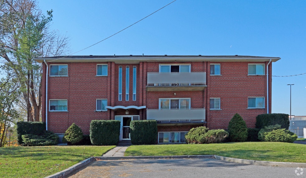 More Photos Of 160-172 Westmount St, Oshawa Apartments For Sale