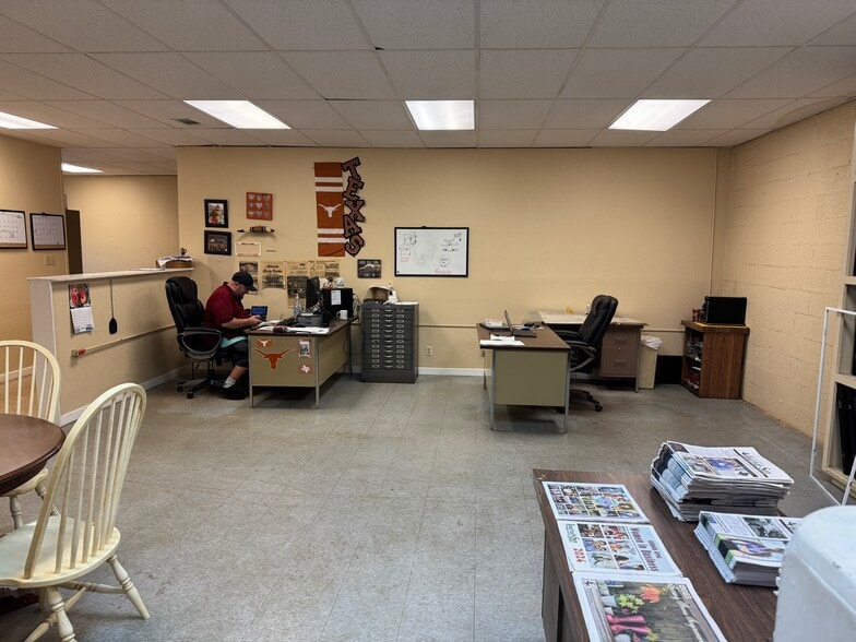 More Photos Of 306 W Main St, Atlanta Freestanding For Sale