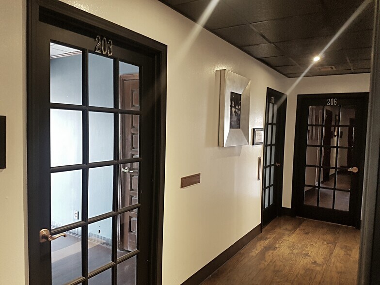 More Photos Of 6670 S Lewis Ave, Tulsa Office For Sale