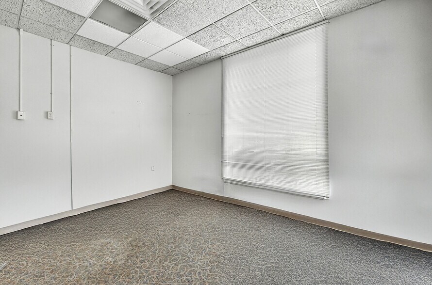 More Photos Of 2359 S Shelby St, Indianapolis Bank For Lease