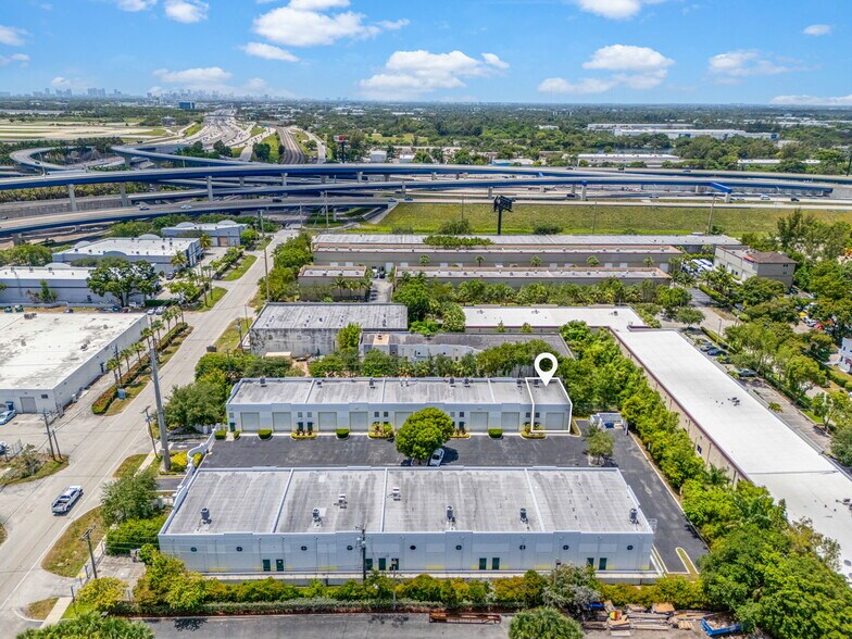 More Photos Of 2937 Ravenswood Rd, Fort Lauderdale Self Storage For Sale