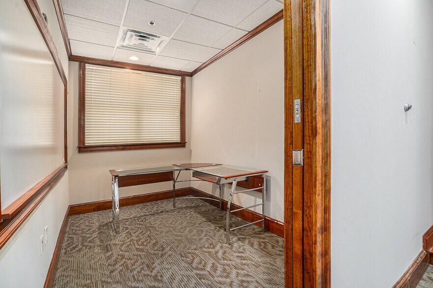 More Photos Of 145 Towne Lake Pky, Woodstock Office For Lease