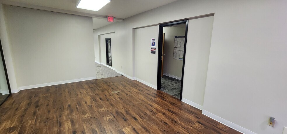 More Photos Of 2144 S Macarthur Blvd, Springfield Office For Lease