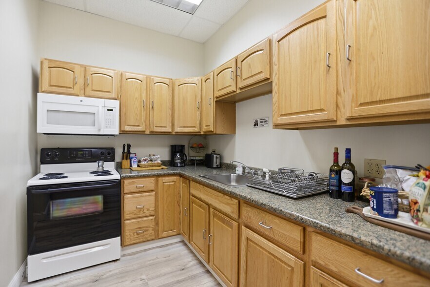 More Photos Of 678 Andover St, Lawrence Light Manufacturing For Lease