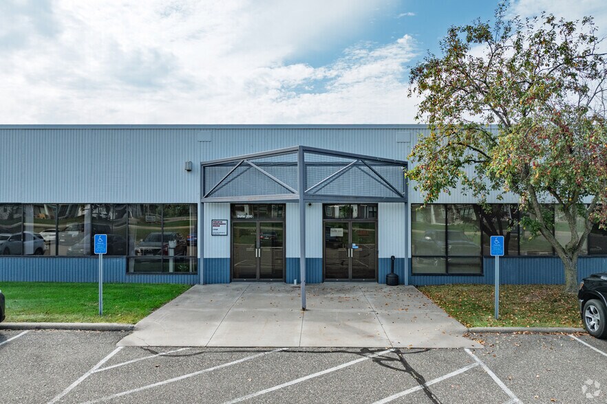 More Photos Of 380 Oak Grove Pky, Vadnais Heights Light Manufacturing For Lease