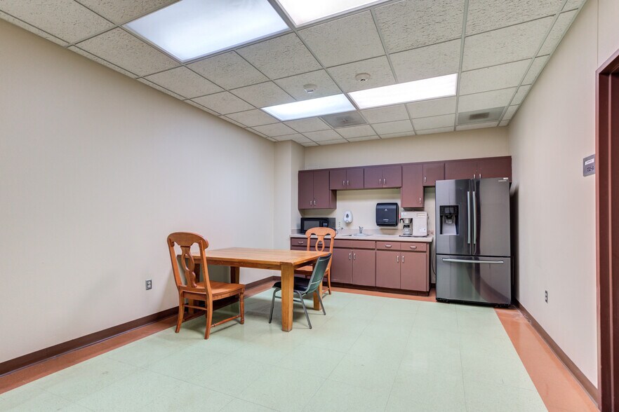 More Photos Of 3802-3806 Interstate 27, Lubbock Office For Sale