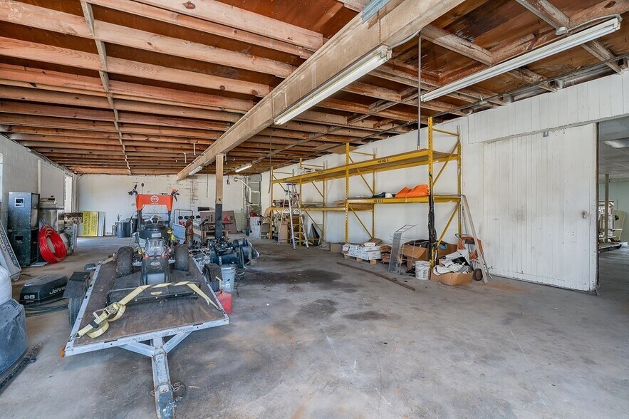 More Photos Of 1470 S Jefferson Ave, Cookeville Showroom For Sale