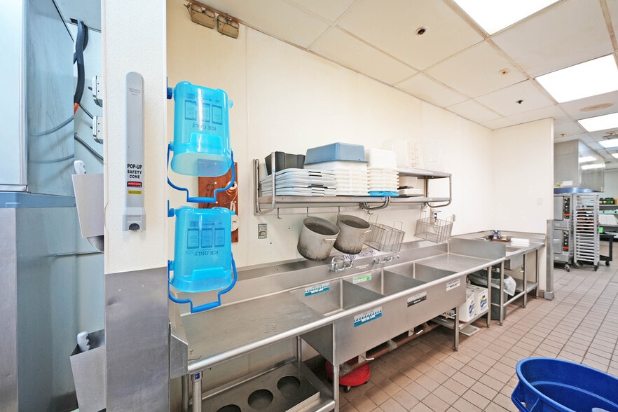 More Photos Of 905 N 1st St, Yakima Restaurant For Sale
