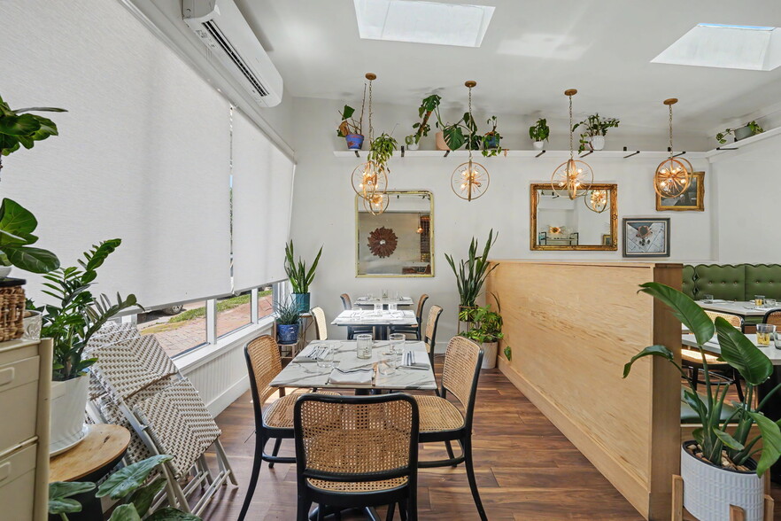 More Photos Of 2312 Abercorn St, Savannah Storefront Retail Residential For Sale