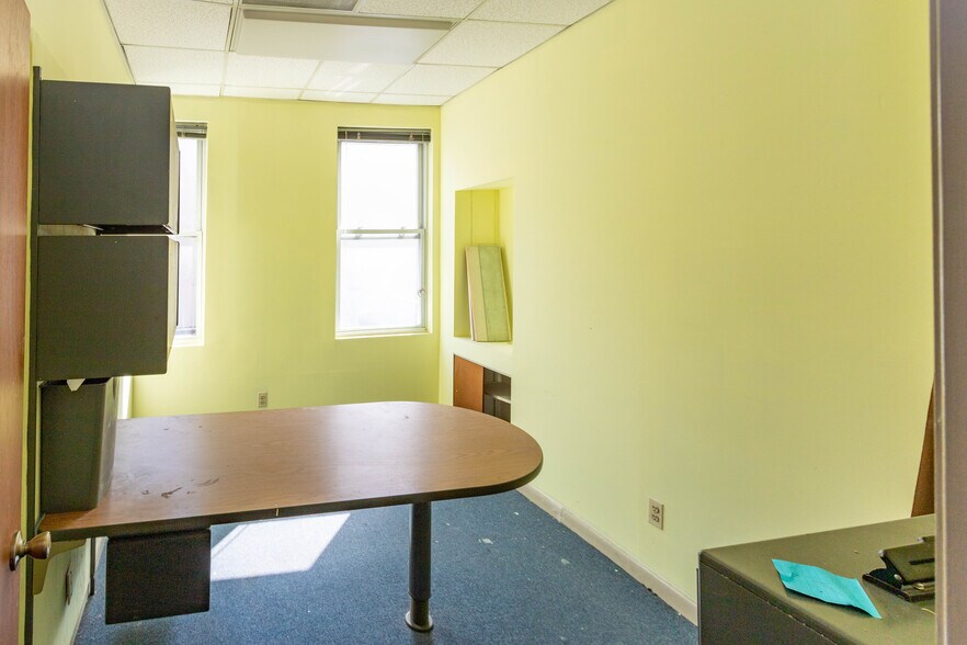 More Photos Of 115 W Saratoga St, Baltimore Storefront Retail Residential For Sale