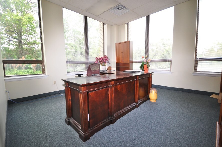 More Photos Of 347 Elizabeth Ave, Somerset Office For Lease