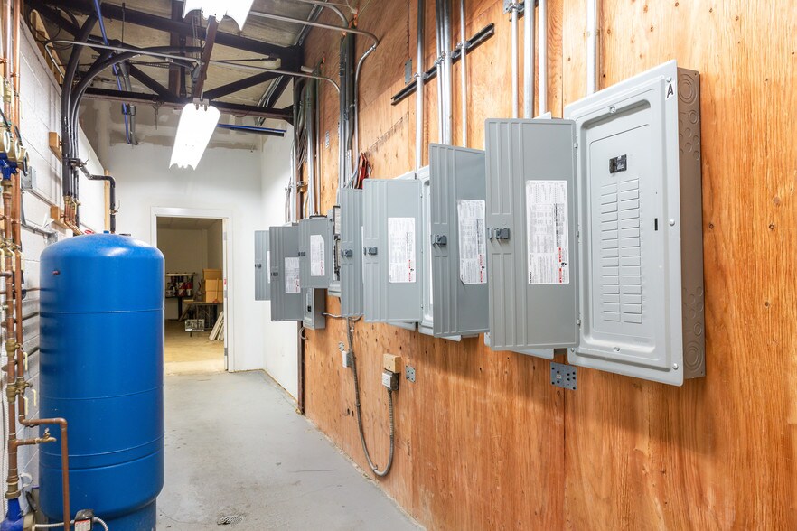 More Photos Of 11485 N Territorial Rd, Dexter Freestanding For Sale