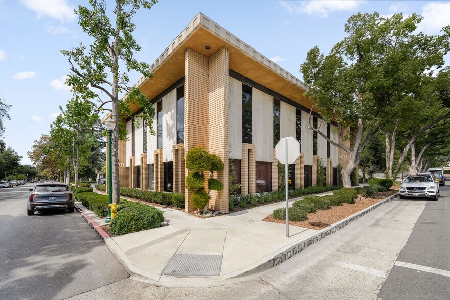 More Photos Of 201 W 4th St, Claremont Office For Lease