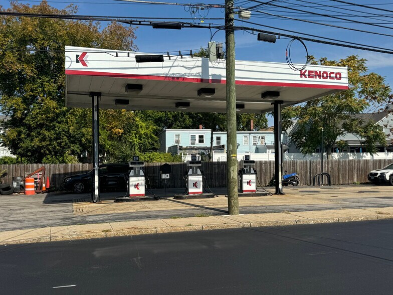 More Photos Of 55 W Hollis St, Nashua Service Station For Sale
