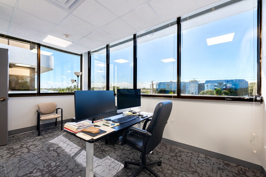More Photos Of 2081 SE Ocean Blvd, Stuart Office For Sale