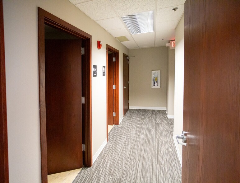 More Photos Of 19105 W Capitol Dr, Brookfield Medical For Lease