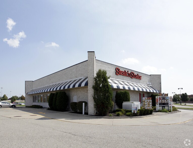More Photos Of 13800 Lakeside Cir, Sterling Heights Fast Food For Lease