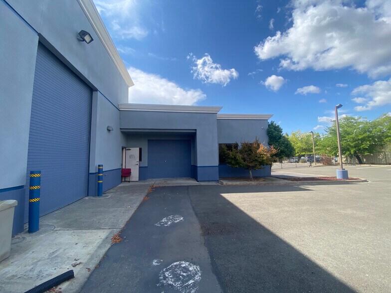 More Photos Of 3242 Airway Dr, Santa Rosa Light Manufacturing For Lease