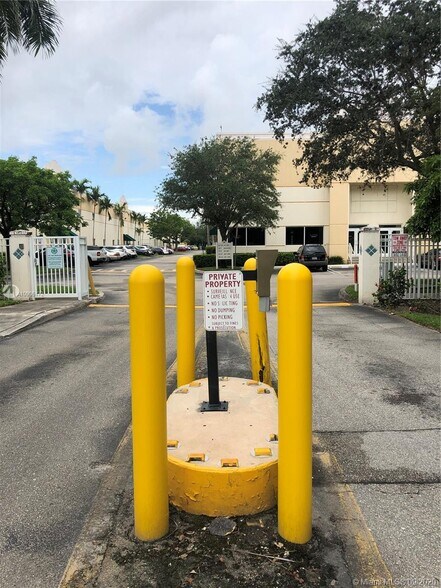 More Photos Of 1011-1039 NW 31st Ave, Pompano Beach Manufacturing For Lease