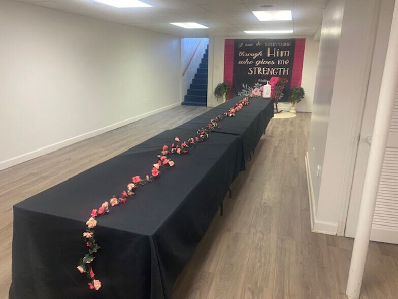 More Photos Of 109 Fontaine Dr, Ridgeway Funeral Home For Sale