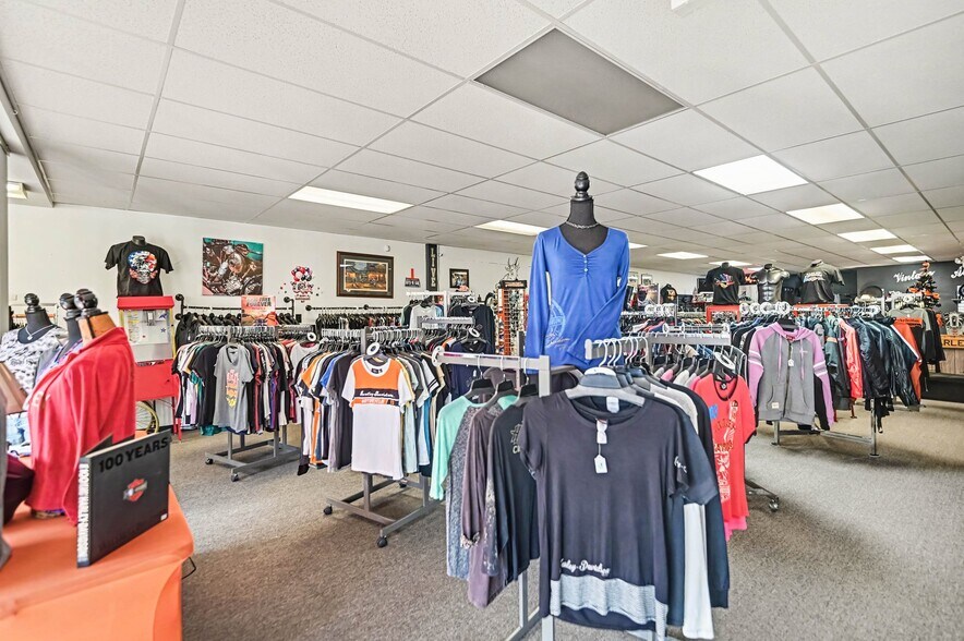 More Photos Of 516-528 Main St, Hamilton Office For Sale