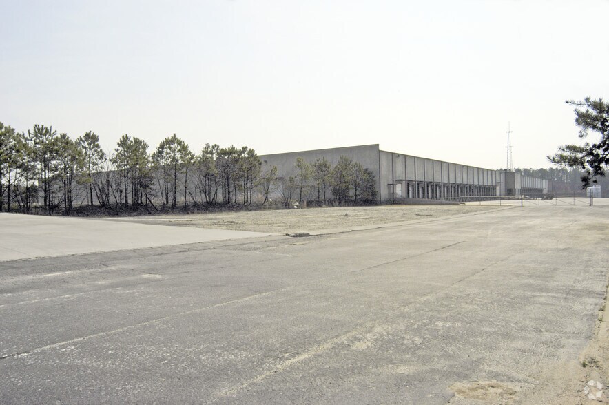 More Photos Of 9250 S Main St, Jonesboro Warehouse For Lease