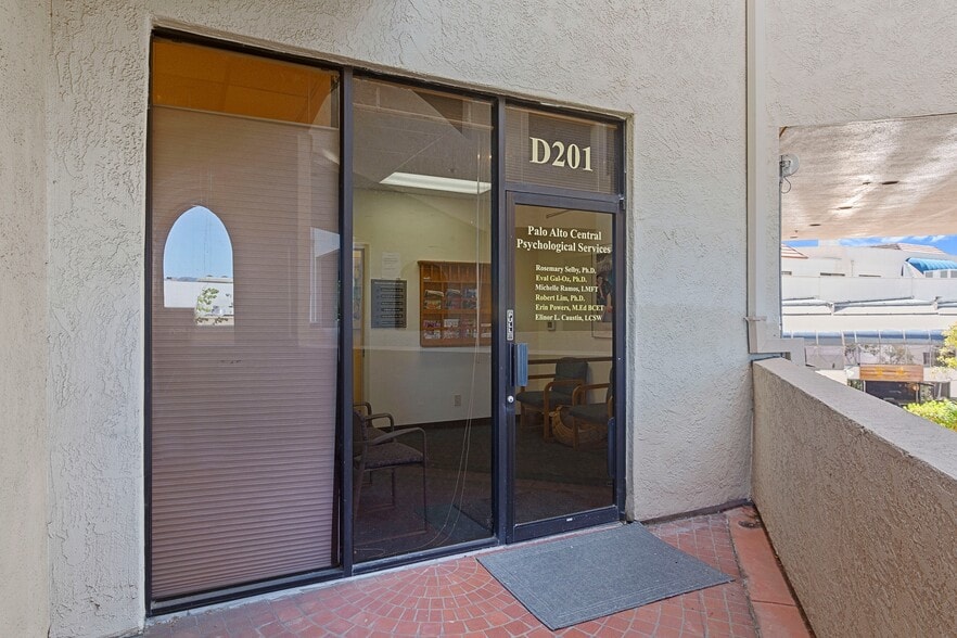 More Photos Of 2401-2417 Park Blvd, Palo Alto Office For Sale