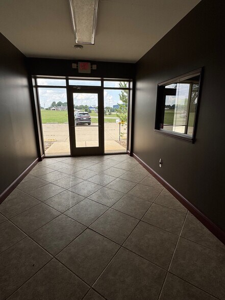 More Photos Of 1000 Hedstrom Dr, Ashland Warehouse For Lease
