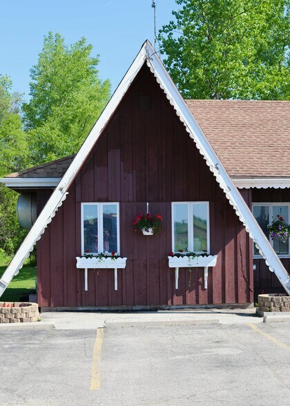 More Photos Of 814 W State St, Fox Lake Restaurant For Lease