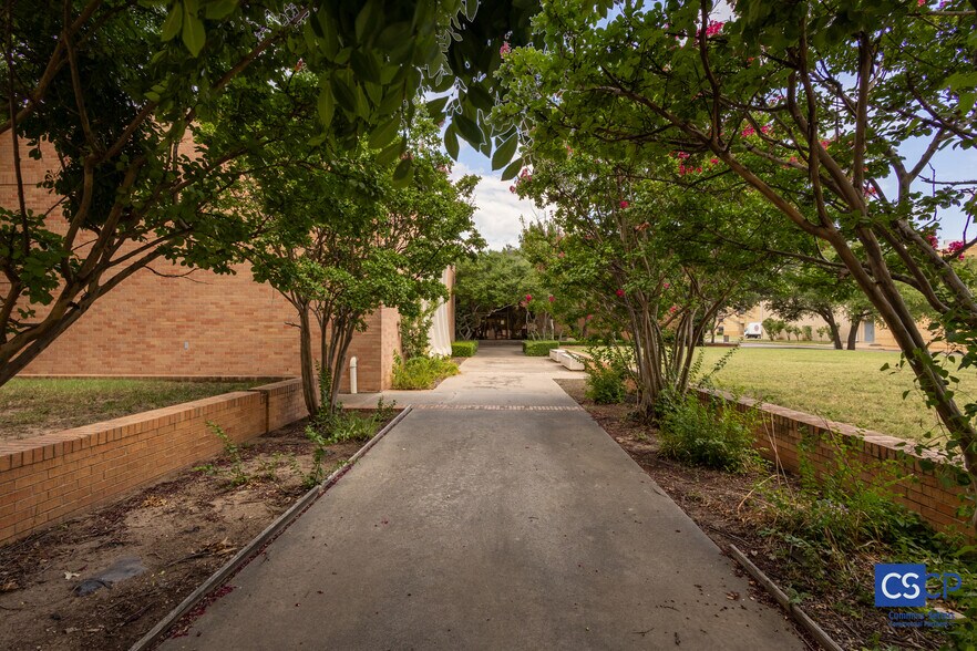 More Photos Of 855 W Ash Ave, Duncan Office For Sale