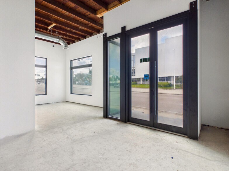 More Photos Of 1111 5th Ave S, Naples Freestanding For Sale