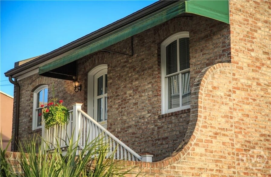 More Photos Of 109 W Liberty St, Savannah Hospitality For Sale