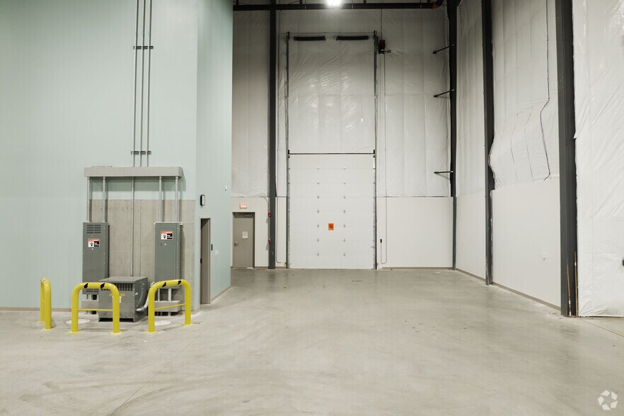 More Photos Of 42 Corporate Circle, Albany Manufacturing For Lease