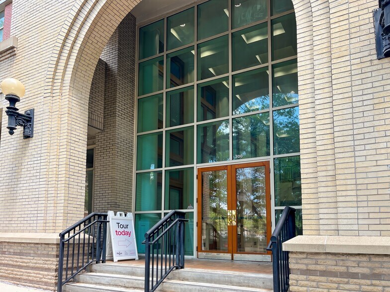 More Photos Of 300 E University Ave, Gainesville Coworking Space