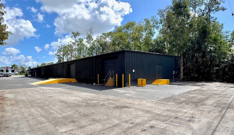 More Photos Of 11330 Tamiami Trl E, Naples Freestanding For Lease