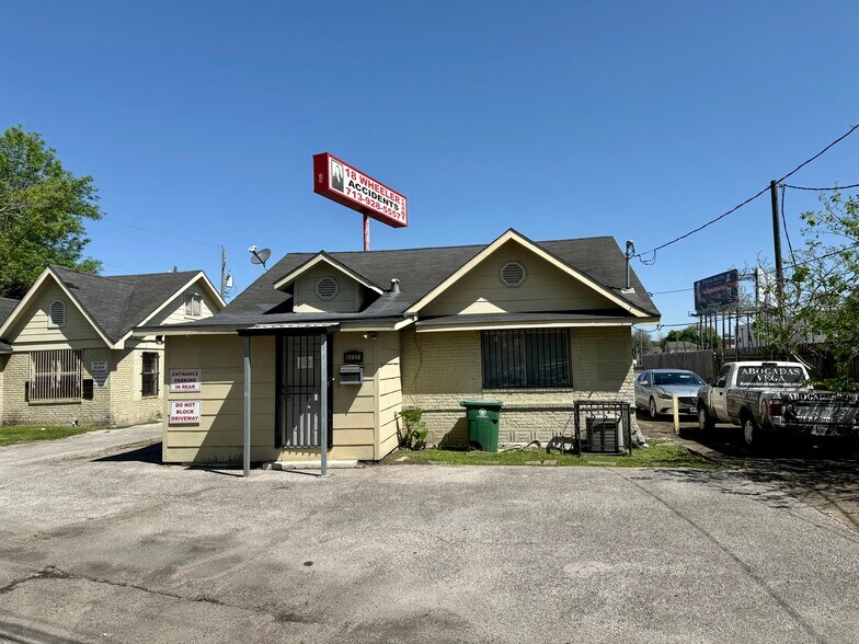 More Photos Of 5737 Burwell St, Houston Office Residential For Sale