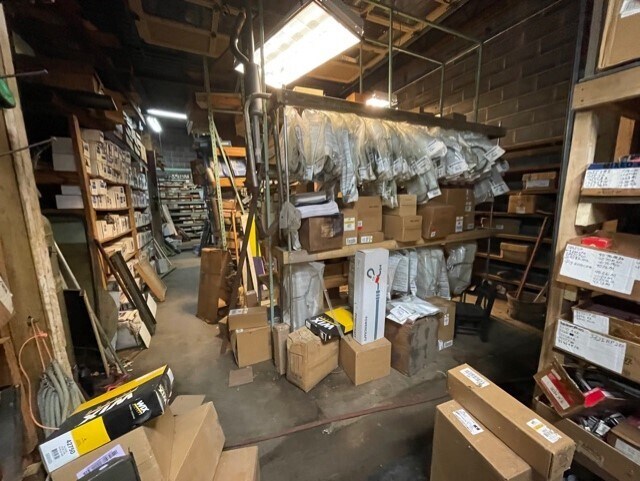 More Photos Of 1510 Pioneer Rd, Henry Auto Repair For Sale