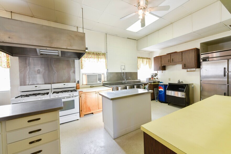 More Photos Of 3901 Raeford Rd, Fayetteville Religious Facility For Lease