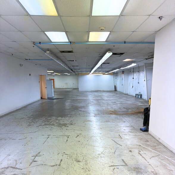 More Photos Of 1650 12th St E, Palmetto Manufacturing For Lease